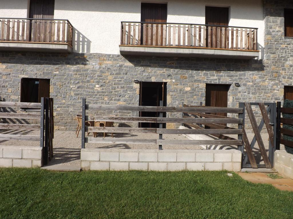Roca Nevada Suites Villanua Ngoại thất bức ảnh