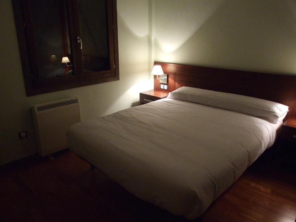 Roca Nevada Suites Villanua Phòng bức ảnh