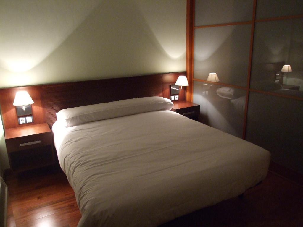 Roca Nevada Suites Villanua Phòng bức ảnh