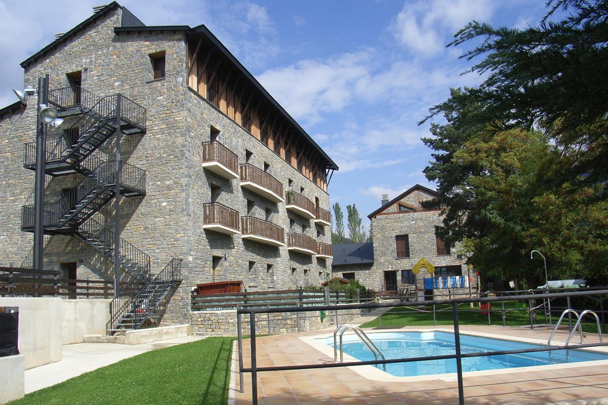 Roca Nevada Suites Villanua Ngoại thất bức ảnh