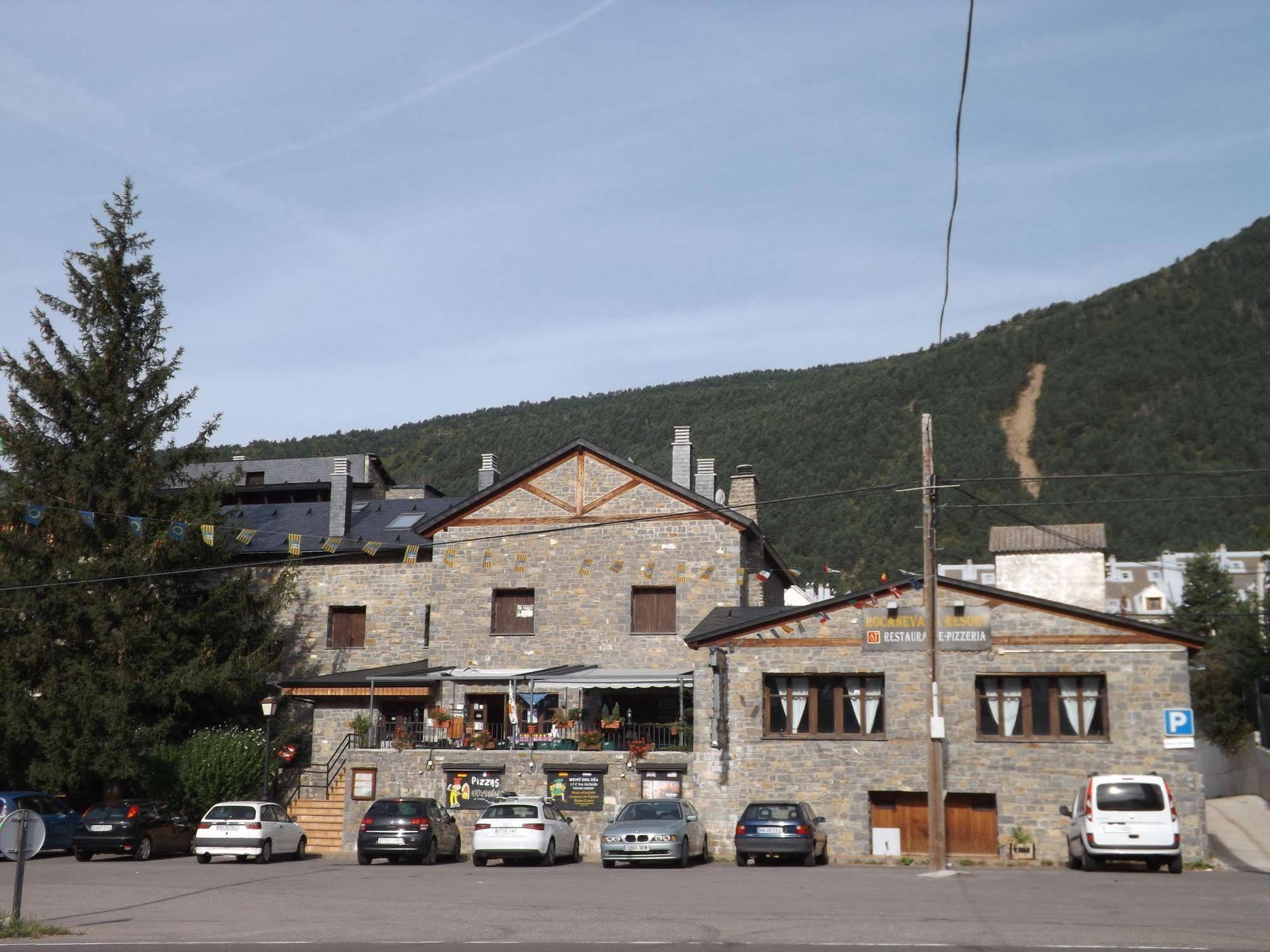 Roca Nevada Suites Villanua Ngoại thất bức ảnh