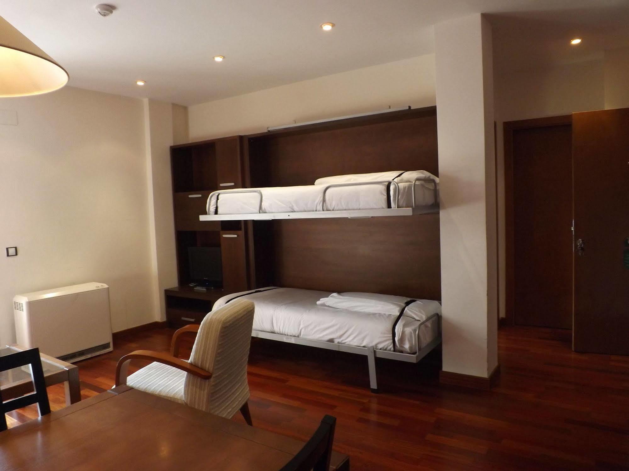 Roca Nevada Suites Villanua Ngoại thất bức ảnh