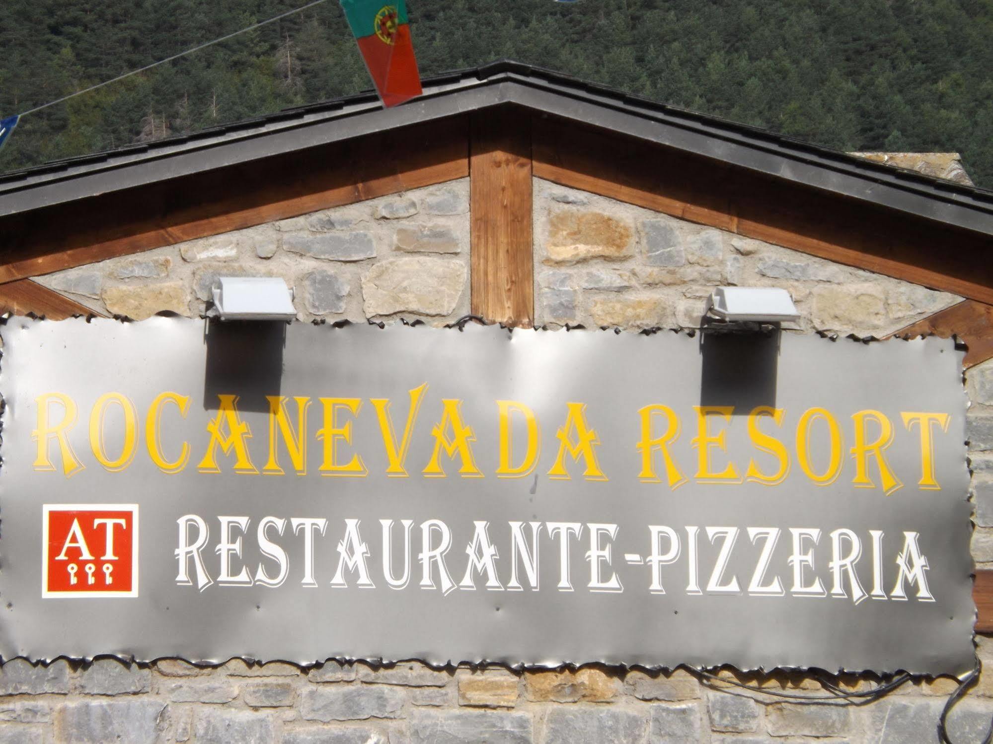 Roca Nevada Suites Villanua Ngoại thất bức ảnh